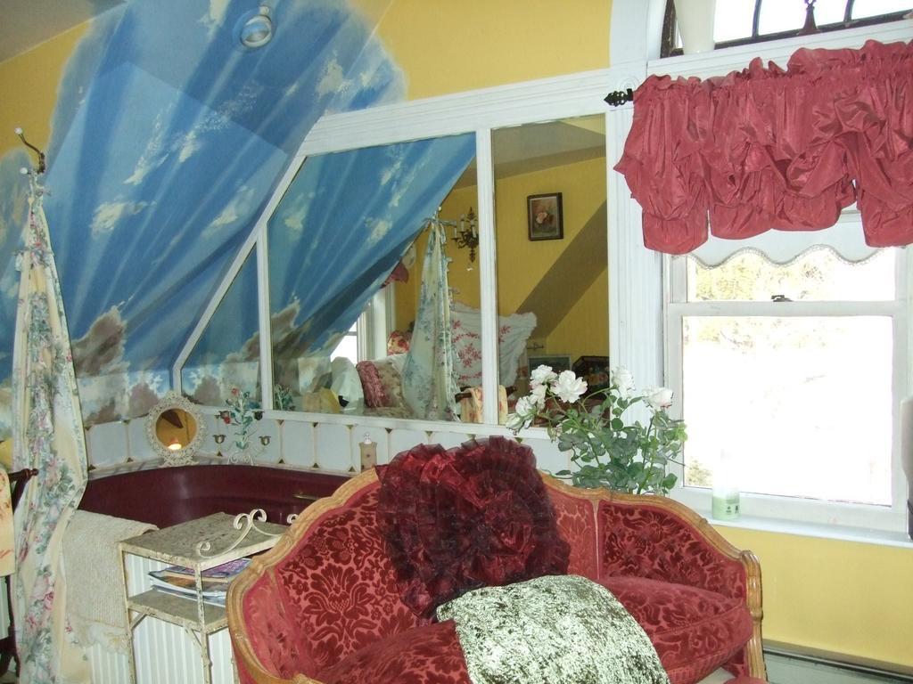 Enchanted Nights Bed & Bath 키터리 객실 사진